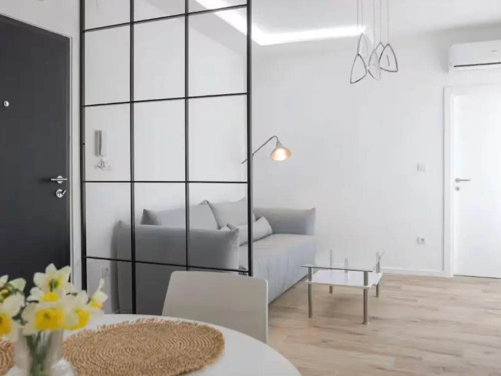 1-Zimmer-Wohnung in Hamburg, frisch renoviert & komplett möblier