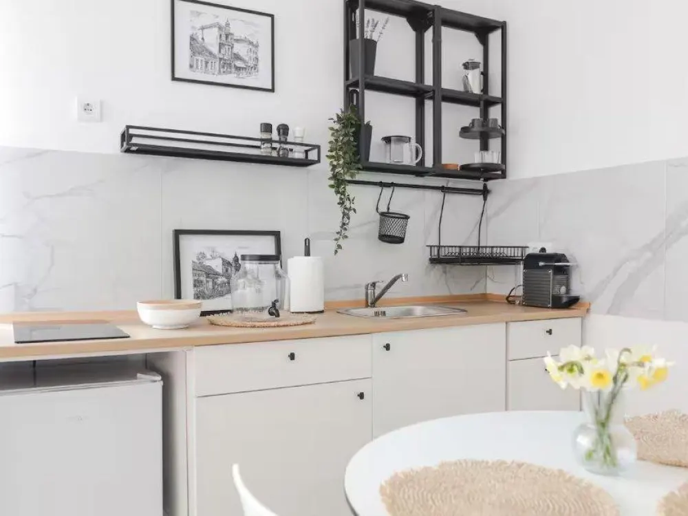 1-Zimmer-Wohnung in Hamburg, frisch renoviert & komplett möblier