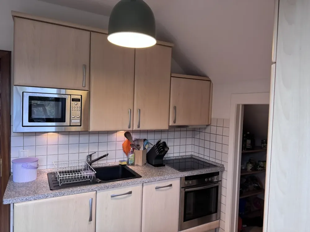 renovierte 3,5 Zimmer-ALTBAU-Wohnung mit Balkon und Garage in bester Wohnlage