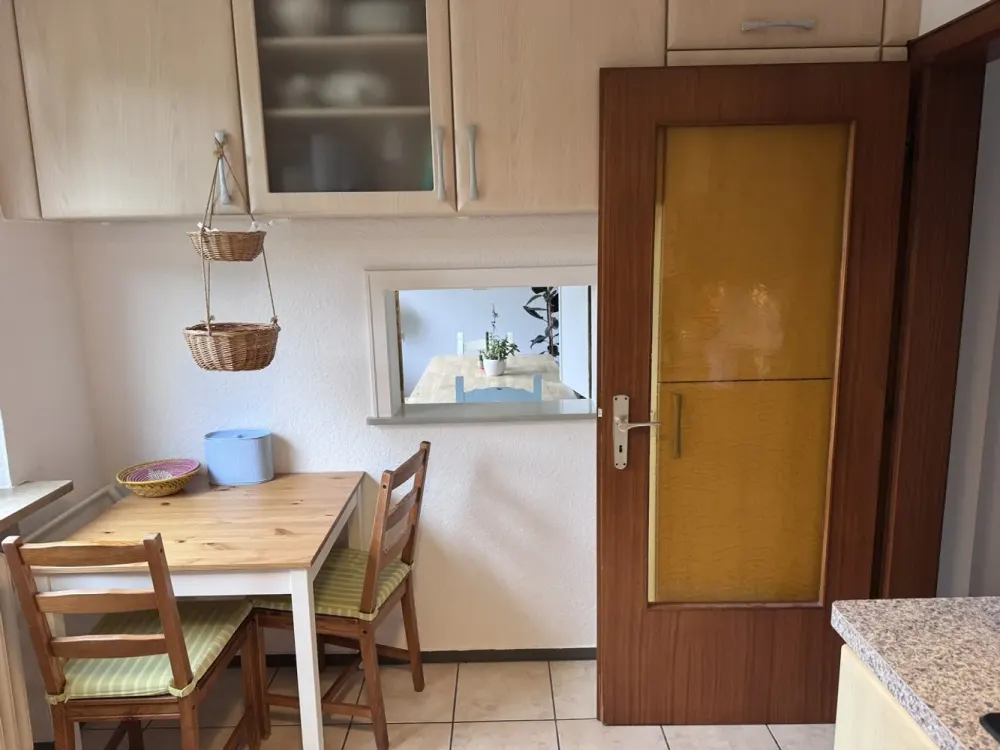 renovierte 3,5 Zimmer-ALTBAU-Wohnung mit Balkon und Garage in bester Wohnlage