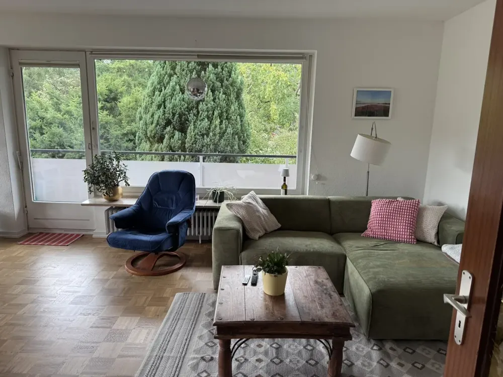 renovierte 3,5 Zimmer-ALTBAU-Wohnung mit Balkon und Garage in bester Wohnlage