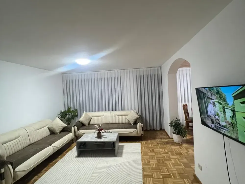 3,5-Zimmer-Wohnung in schöner Lage von Altbach, mit Balkon, Garage & zusätzlichem Stellplatz