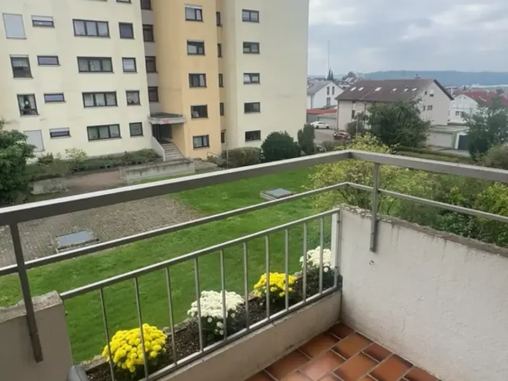 3,5-Zimmer-Wohnung in schöner Lage von Altbach, mit Balkon, Garage & zusätzlichem Stellplatz