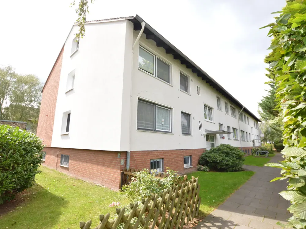 RÖNPAGEL REAL ESTATE: Bemerode + 2-room apartment + modern fitted kitchen + loggia + single garage