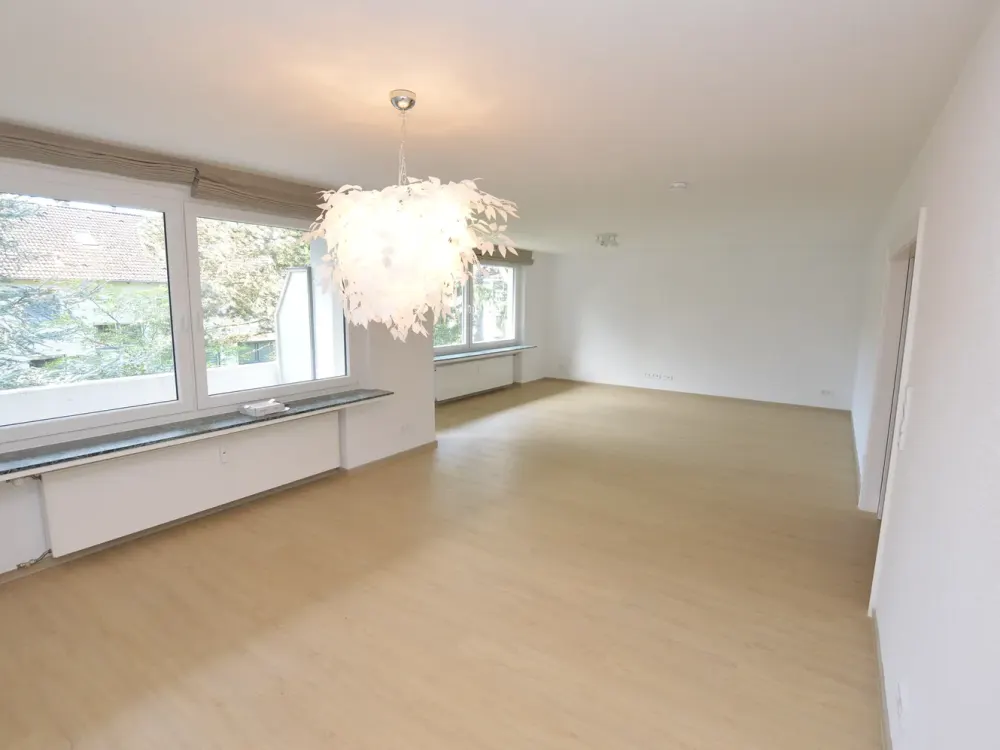 RÖNPAGEL REAL ESTATE: Bemerode + 2-room apartment + modern fitted kitchen + loggia + single garage