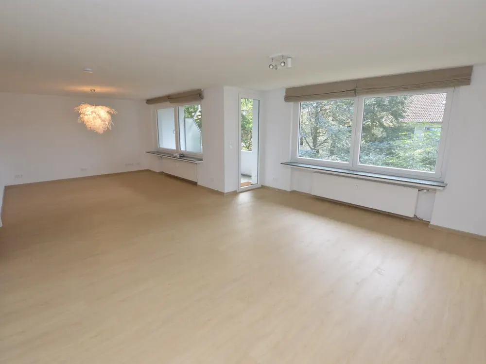 RÖNPAGEL REAL ESTATE: Bemerode + 2-room apartment + modern fitted kitchen + loggia + single garage