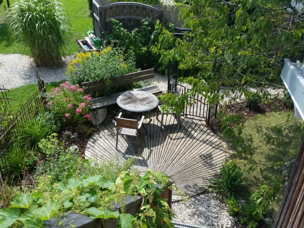 Mitten in Erkheim: 2 ZKB, Lichtdurchflutet, Garten, E-Stellplatz