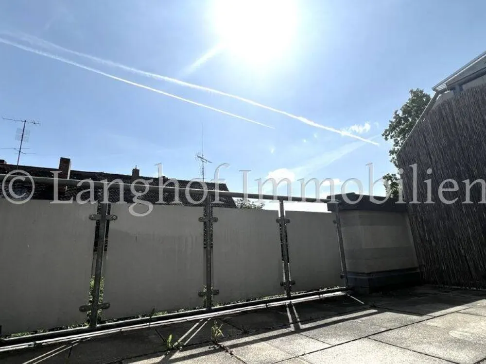 Single Apartment with Roof Terrace and Green View in a Central but Quiet Residential Area