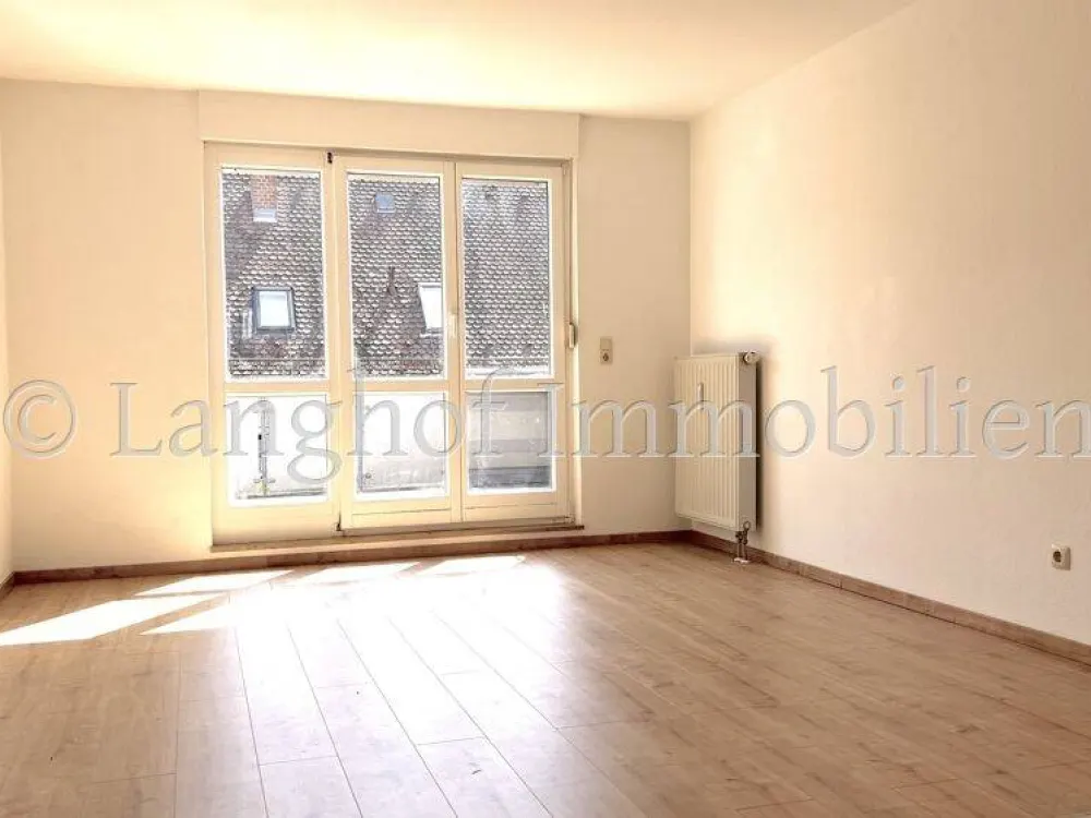 Single Apartment with Roof Terrace and Green View in a Central but Quiet Residential Area