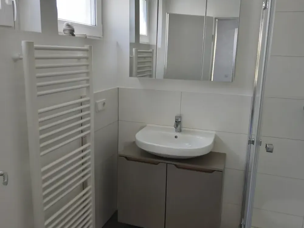 Kelsterbach-1 Zi App. mit Dusche und Kochgelegenheit - NUR an PENDLER- Keine Hauptwohnung-