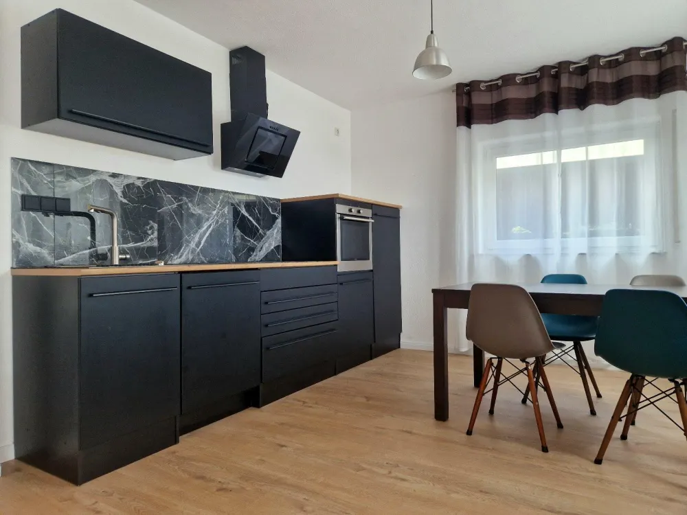 Möblierte und frisch renovierte Wohnung in Schöneck bei Frankfurt