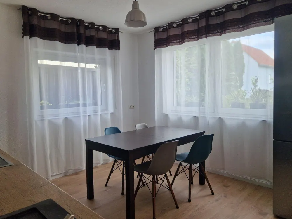 Möblierte und frisch renovierte Wohnung in Schöneck bei Frankfurt