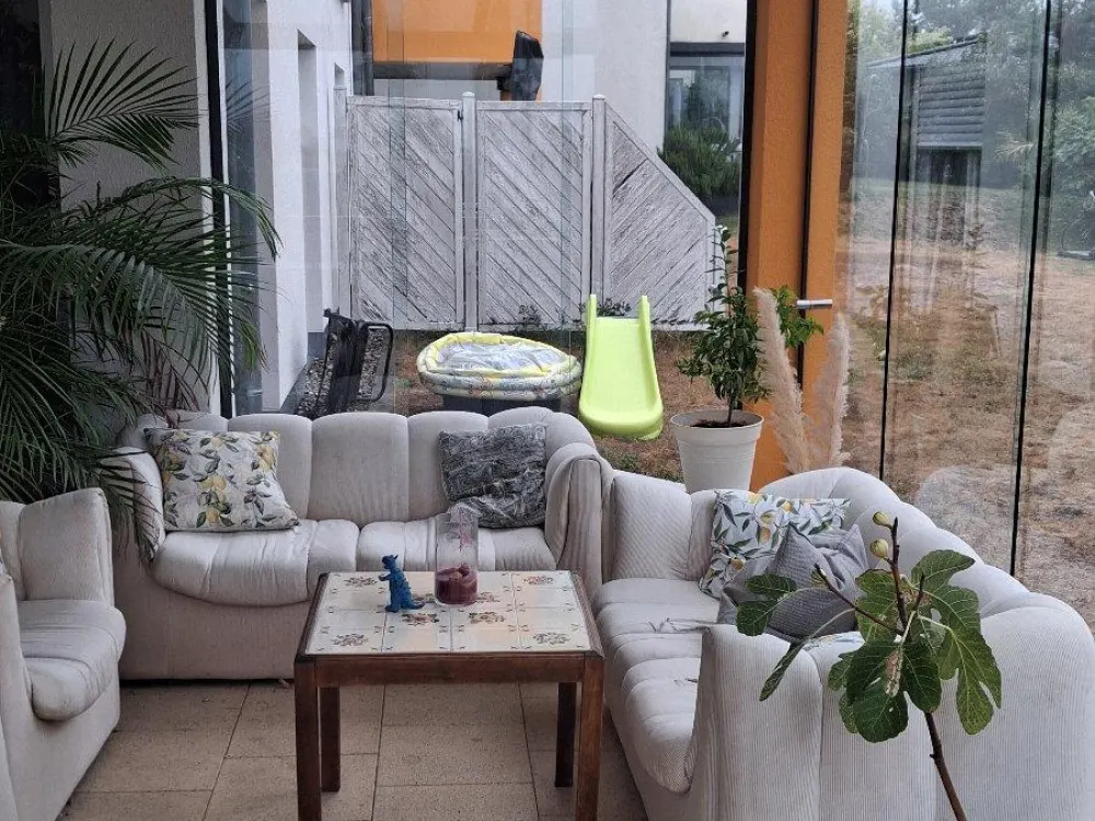 Spacious 3.5-Room Ground Floor Apartment with Double Garage in Tettnang