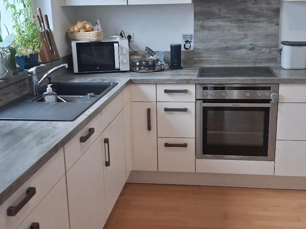 Spacious 3.5-Room Ground Floor Apartment with Double Garage in Tettnang