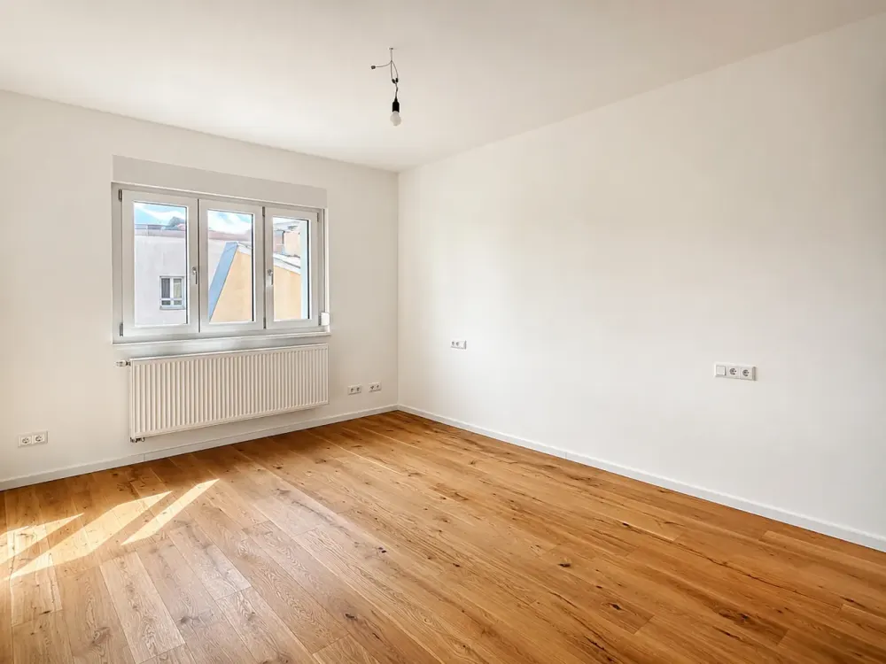 Modernes Wohnen im Dachgeschoss, sanierte 2-Zimmer-Wohnung in zentraler Lage
