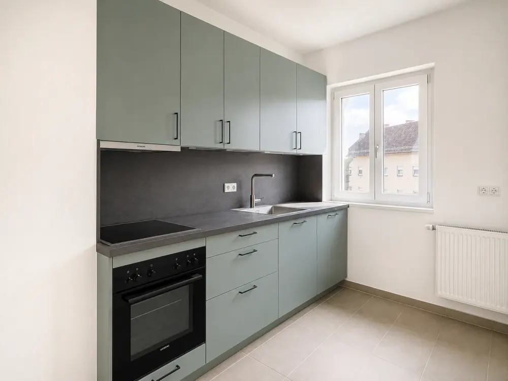 Modernes Wohnen im Dachgeschoss, sanierte 2-Zimmer-Wohnung in zentraler Lage