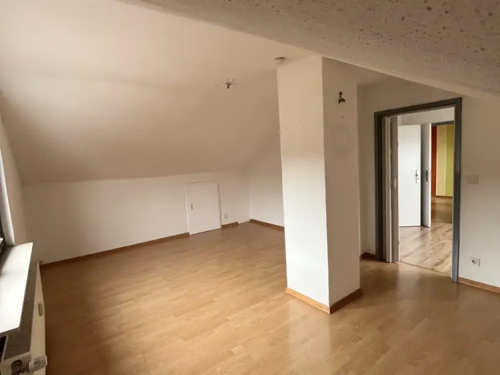 Zwei Zimmer in Hannover: Kompakte Dachgeschoss Wohnung in Misburg-Nord