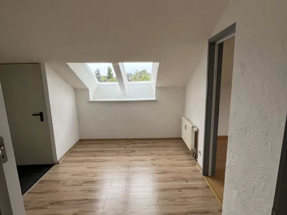 Zwei Zimmer in Hannover: Kompakte Dachgeschoss Wohnung in Misburg-Nord