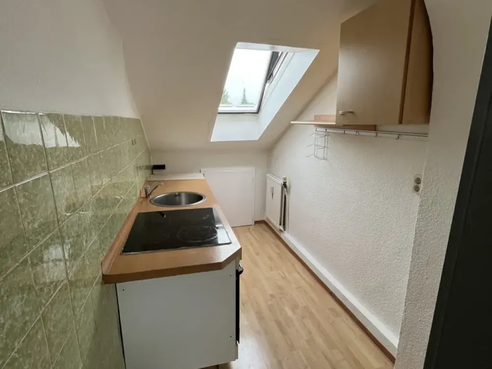 Zwei Zimmer in Hannover: Kompakte Dachgeschoss Wohnung in Misburg-Nord