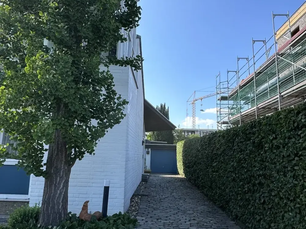 Charming Bauhaus-Style Architecture in Althösel