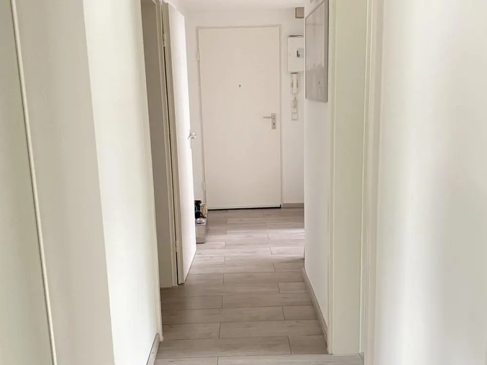 Beautiful 4-Room Apartment in a Quiet Location, 2 Parking Spaces