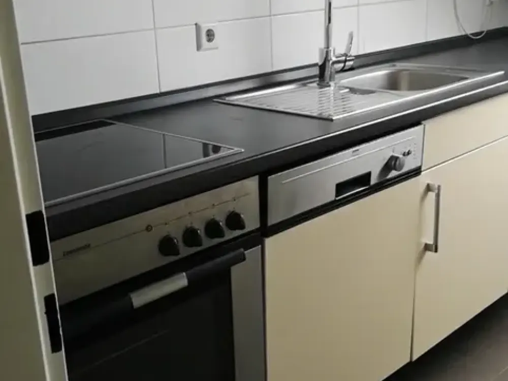 Herren -WG-Zimmer-Kornwestheim mit Balkon