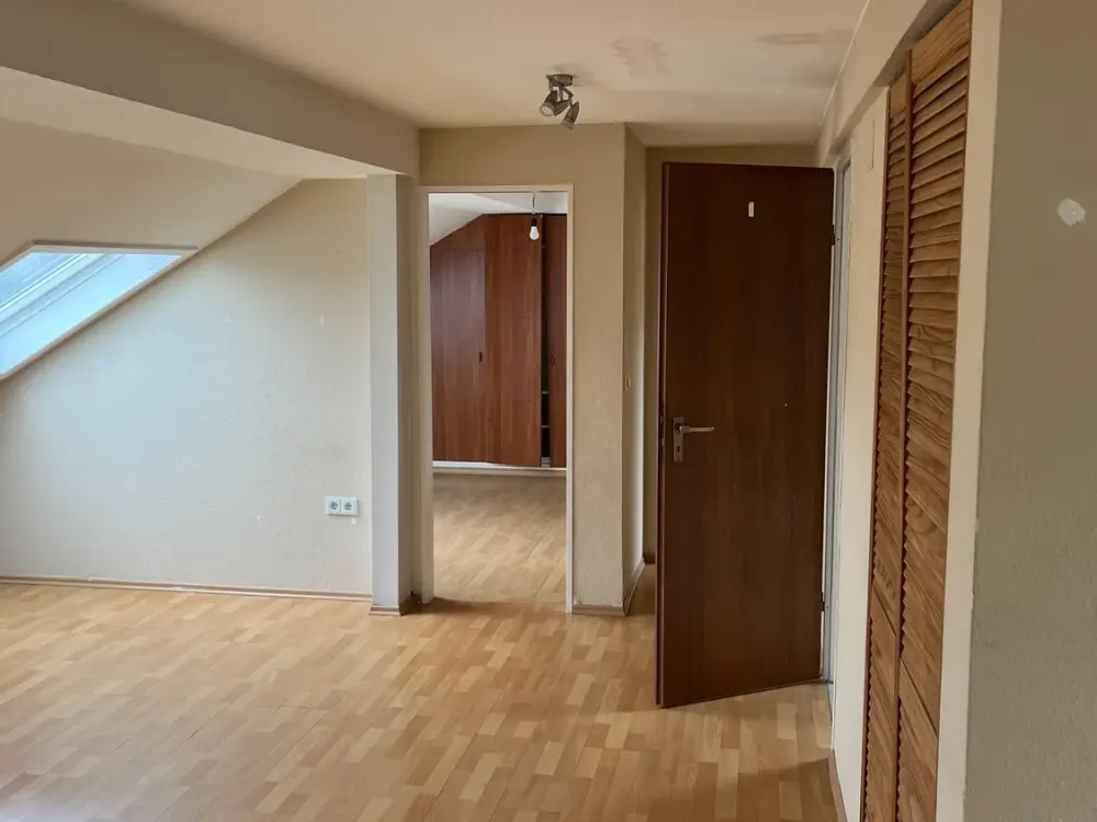 Helle 4-Zimmer-Dachgeschosswohnung in Niederrad