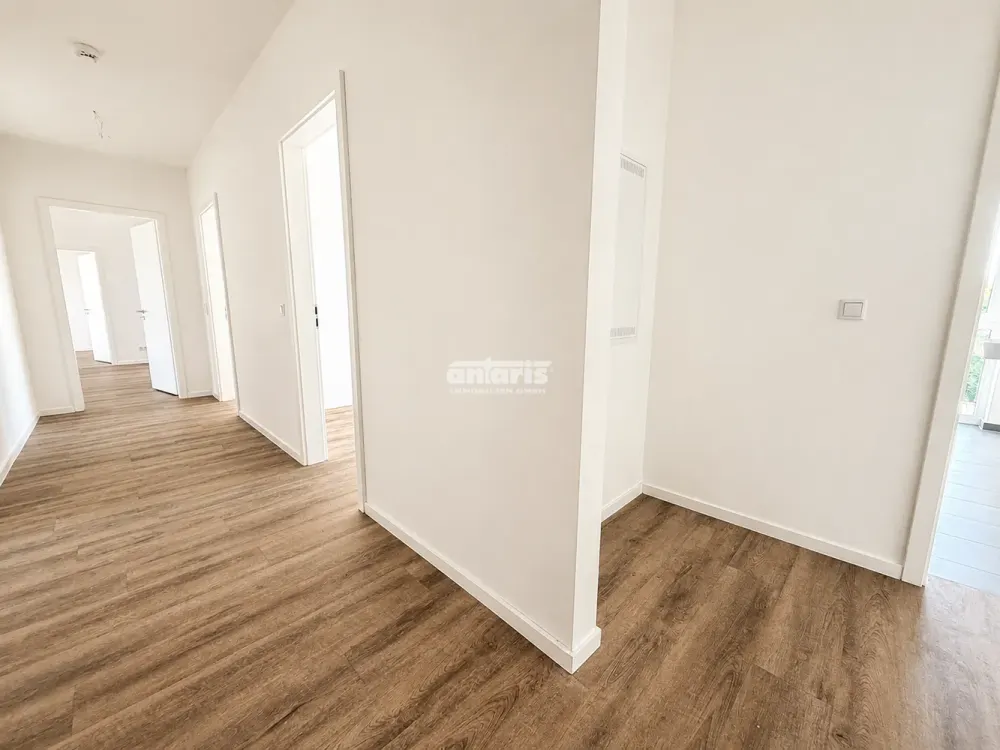 antaris Immobilien GmbH Your New Home: Stylish 5-Room Apartment with Wow Factor