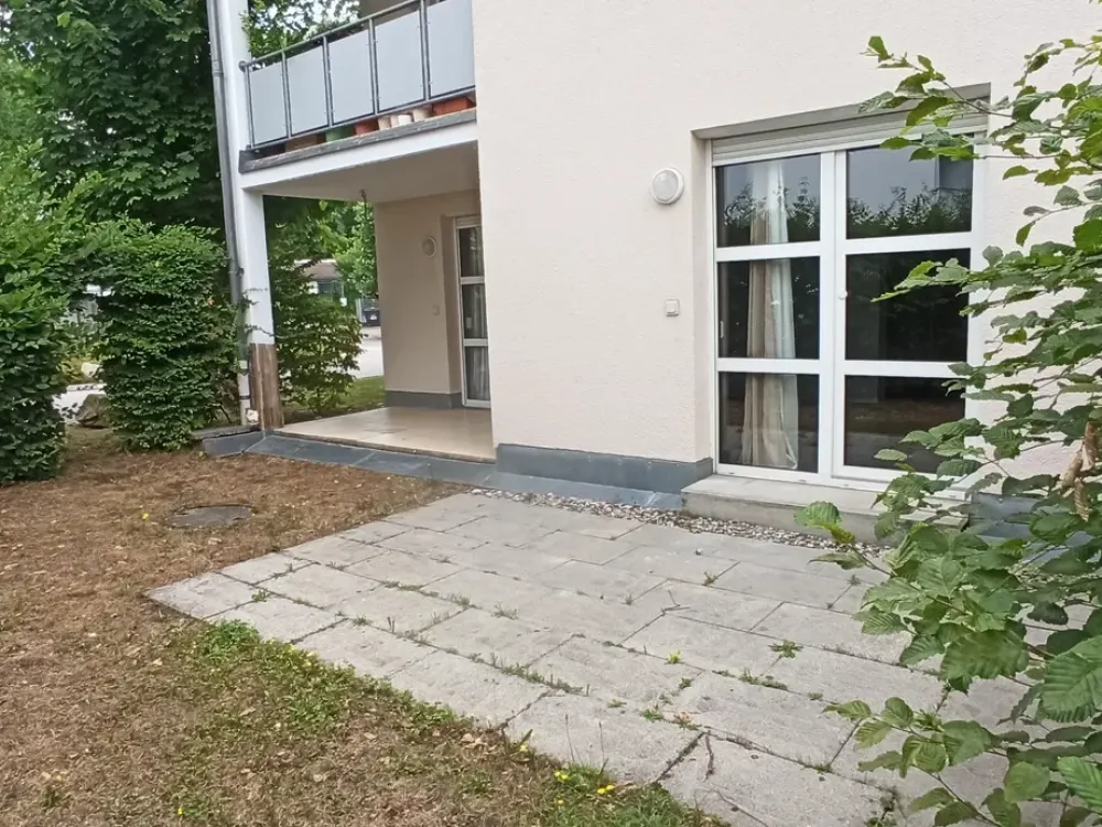 Erlangen Nord Gepflegte Wohnung mit zwei Zimmern sowie eigene Terrace und Einbauküche in Erlangen