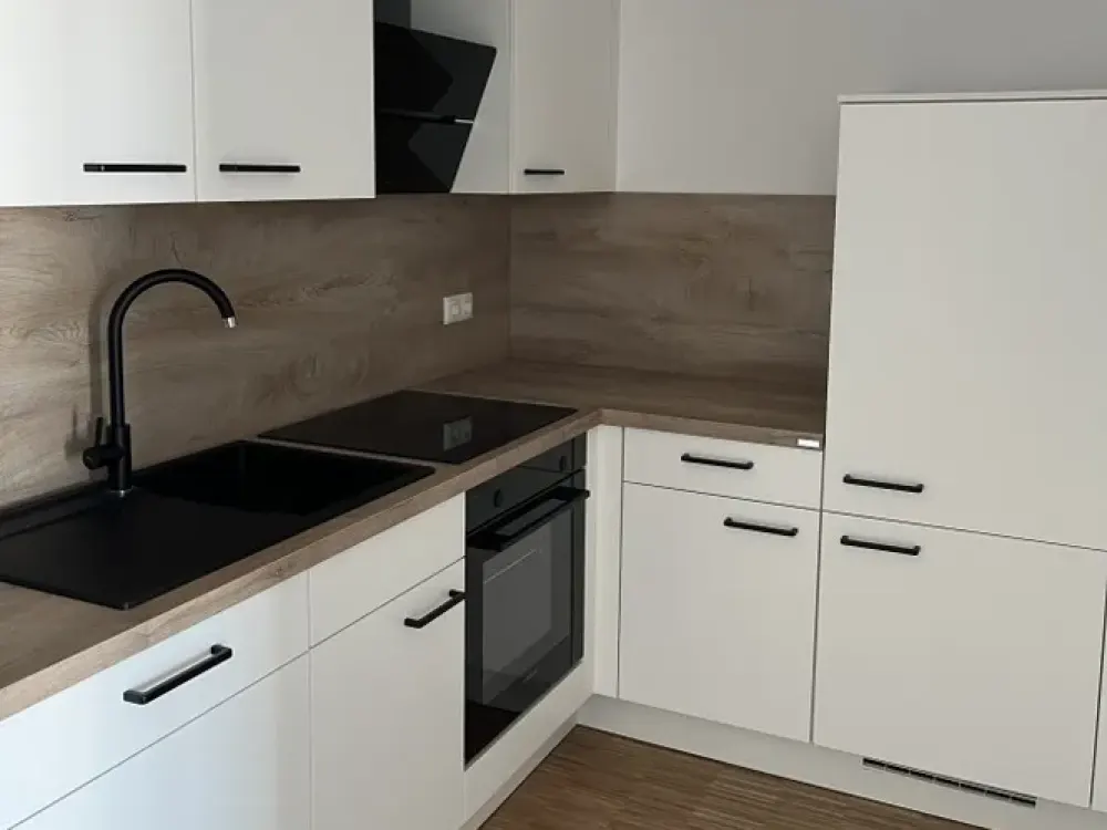 Individual attic apartment with high-quality fittings in new building! EBK, elevator!