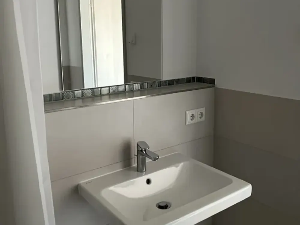Individual attic apartment with high-quality fittings in new building! EBK, elevator!