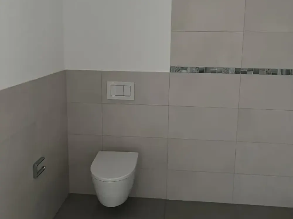 Individual attic apartment with high-quality fittings in new building! EBK, elevator!