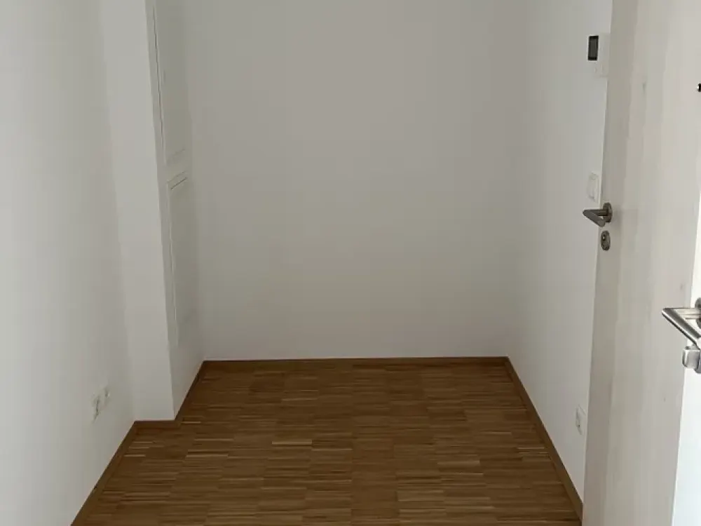 Individual attic apartment with high-quality fittings in new building! EBK, elevator!