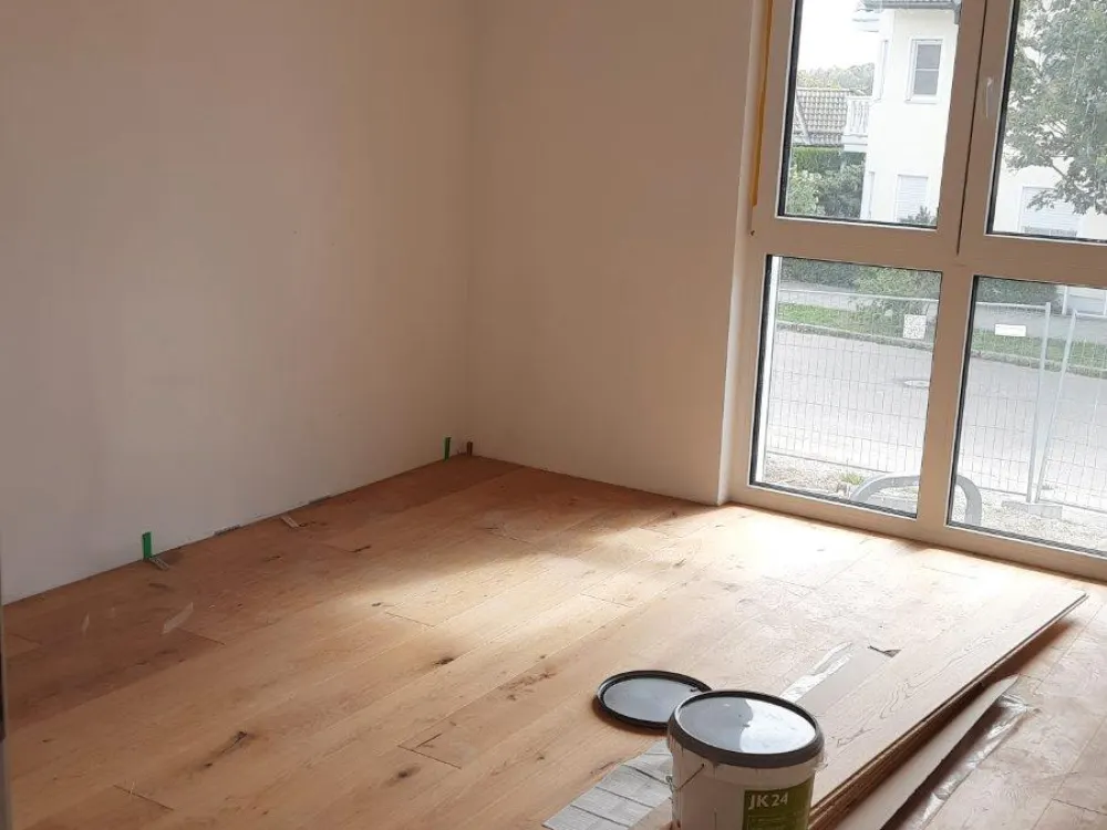 Neubau, Erstbezug: lichtdurchflutete 2-Zimmer-Wohnung mit Balkon