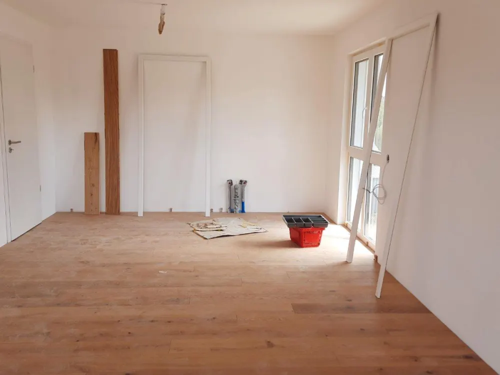 Neubau, Erstbezug: lichtdurchflutete 2-Zimmer-Wohnung mit Balkon