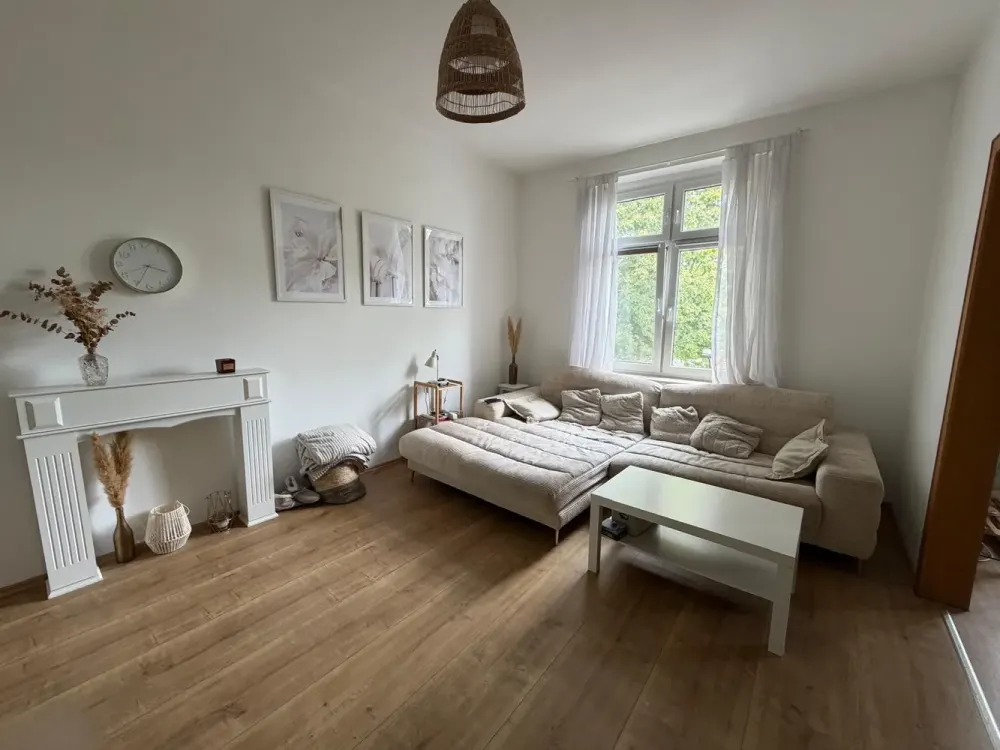 Helle 4-Zimmer-Wohnung mit ca. 100 m² und Balkon