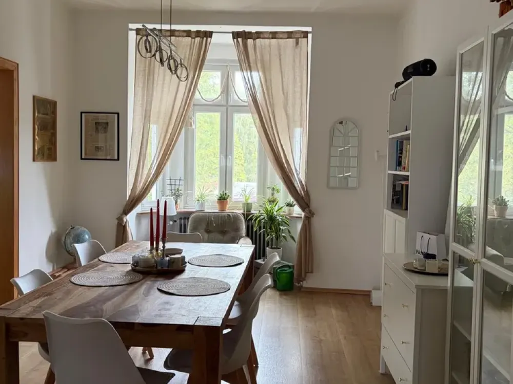 Helle 4-Zimmer-Wohnung mit ca. 100 m² und Balkon