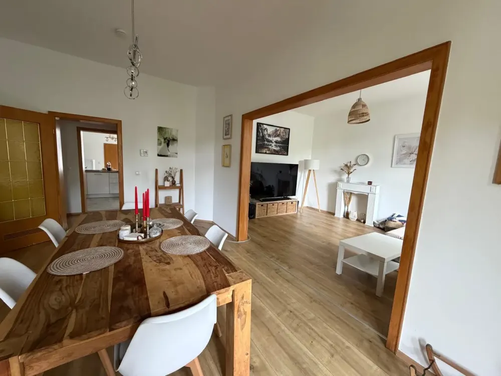 Helle 4-Zimmer-Wohnung mit ca. 100 m² und Balkon