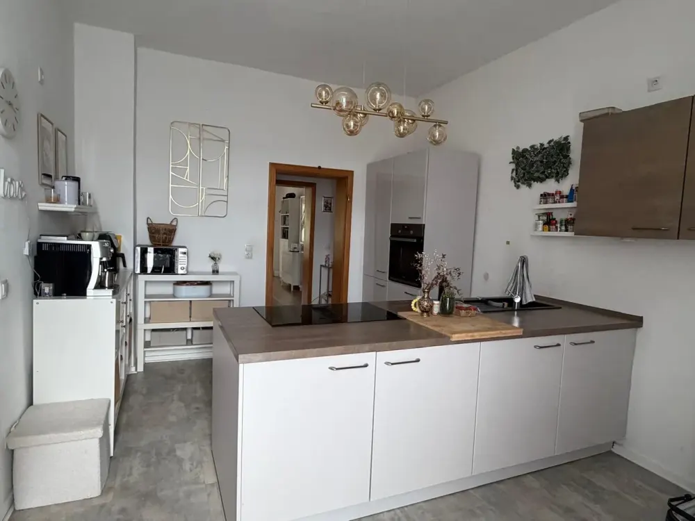 Helle 4-Zimmer-Wohnung mit ca. 100 m² und Balkon