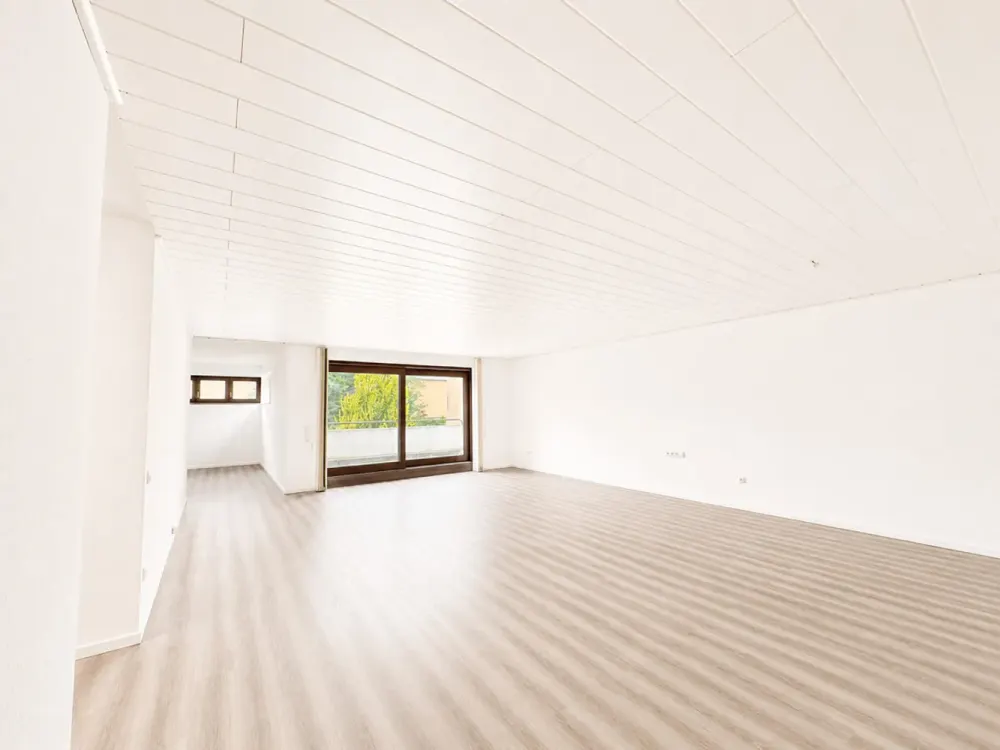Modernized 3-Room Apartment with Exceptional Space