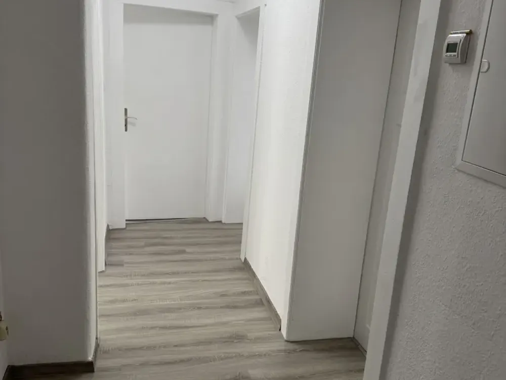 3-Room Old Building Apartment with Small Balcony in Nürnberg
