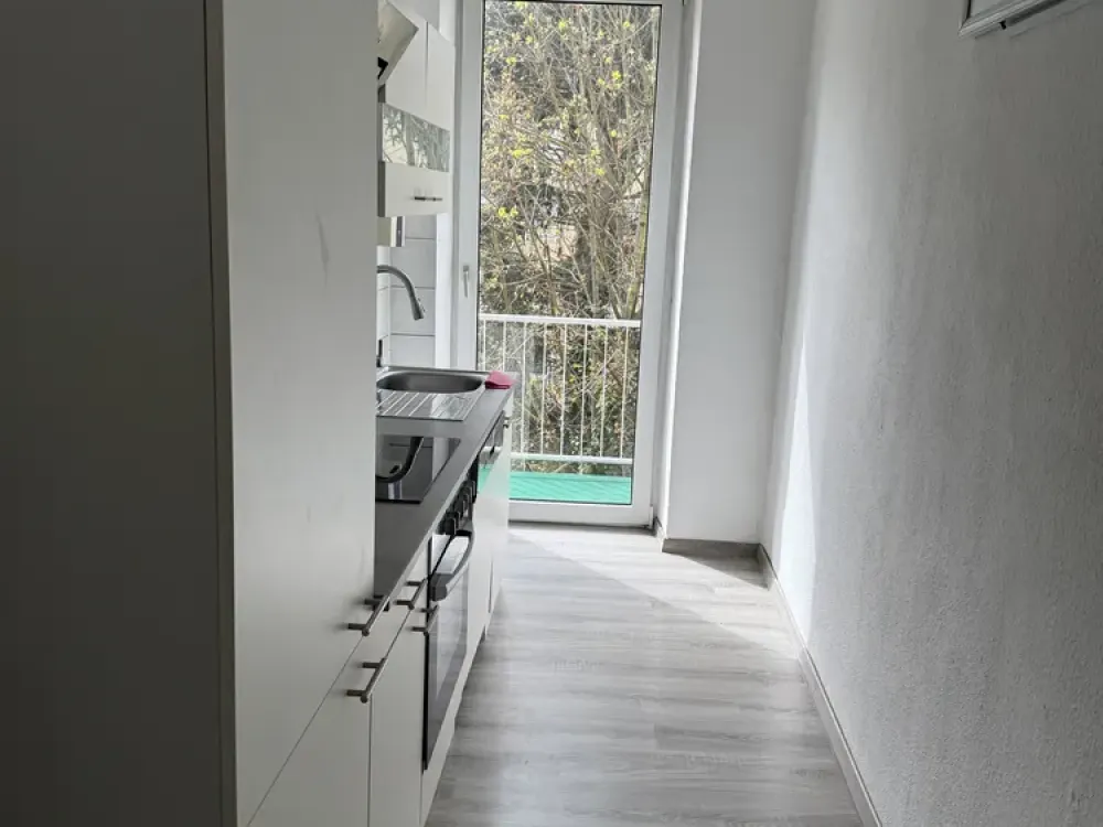 3-Room Old Building Apartment with Small Balcony in Nürnberg