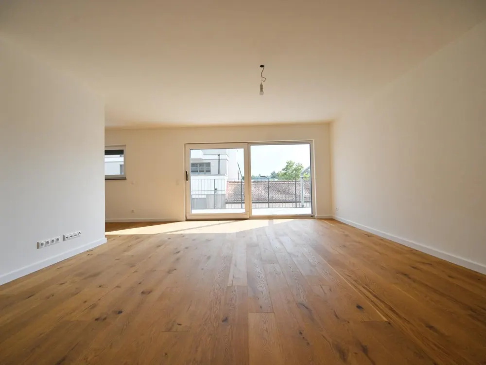 Neubau - Erstbezug geräumige 5 ZKB Balkon + Abstellraum
