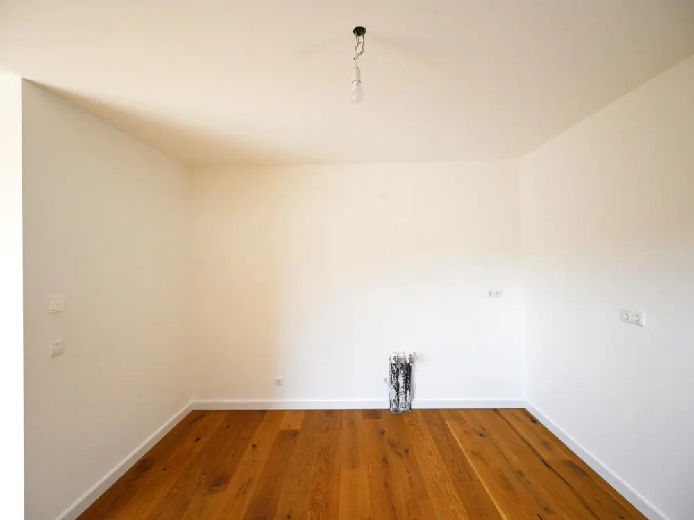 Neubau - Erstbezug geräumige 5 ZKB Balkon + Abstellraum