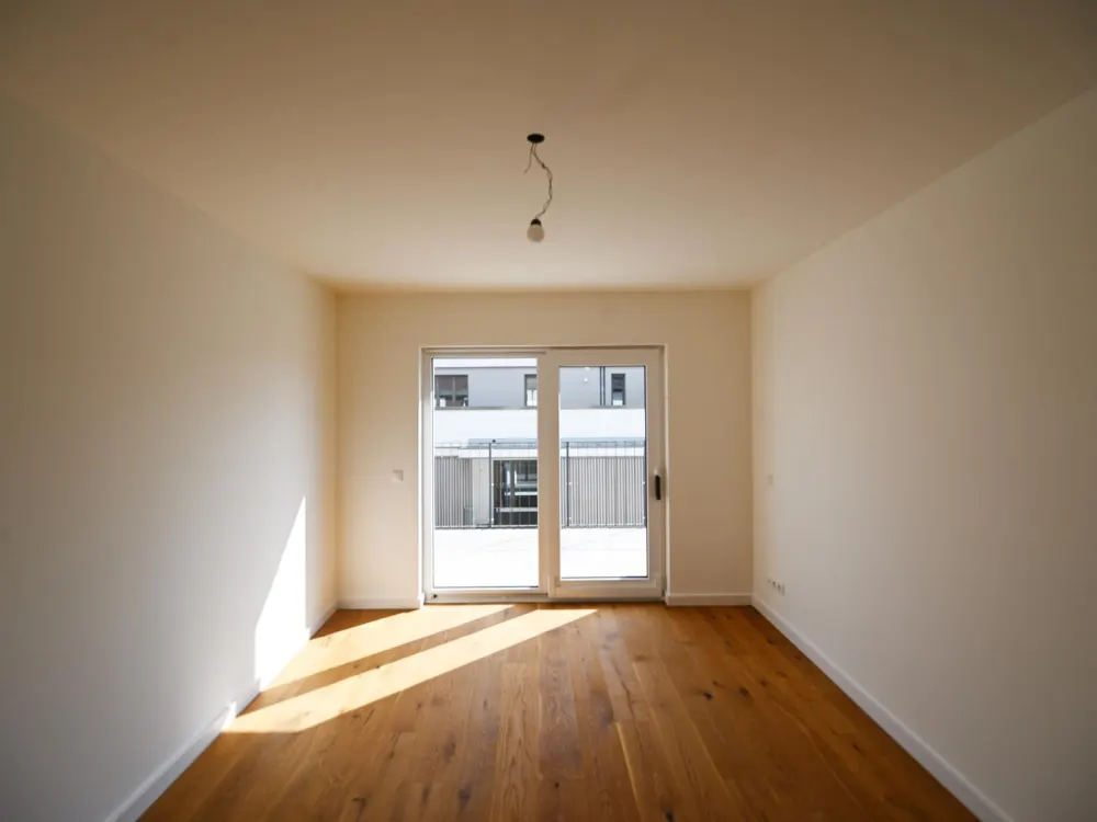 Neubau - Erstbezug geräumige 5 ZKB Balkon + Abstellraum