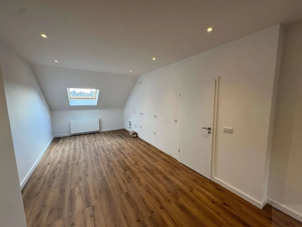 Kernsanierte 5-Zimmer-Wohnung in Düsseldorf-Oberbilk