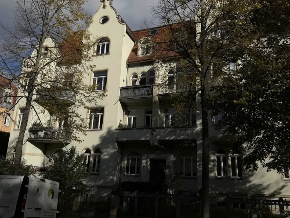 3-Room Art Nouveau Apartment near Großer Garten, 85 m², New Bathroom