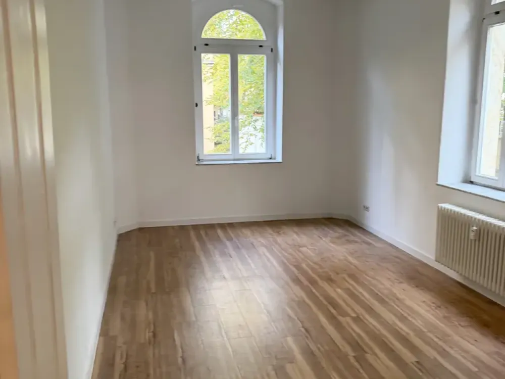 3-Room Art Nouveau Apartment near Großer Garten, 85 m², New Bathroom