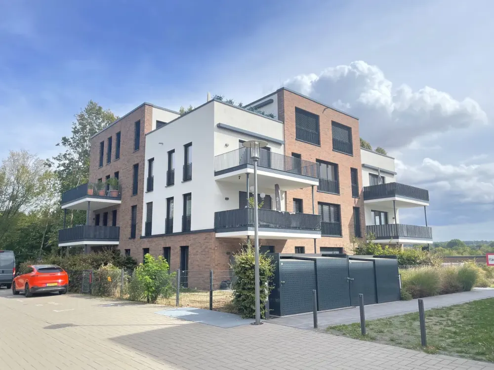 Lichtdurchflutete und großzügige Wohnung mit Balkon