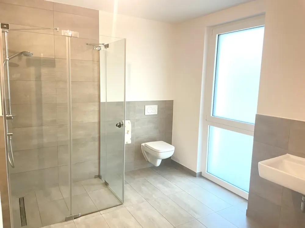 Lichtdurchflutete und großzügige Wohnung mit Balkon